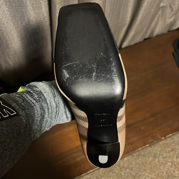 Authentic Burberry Boots size 38 equivalent to an women 8 - Picture 4 of 5